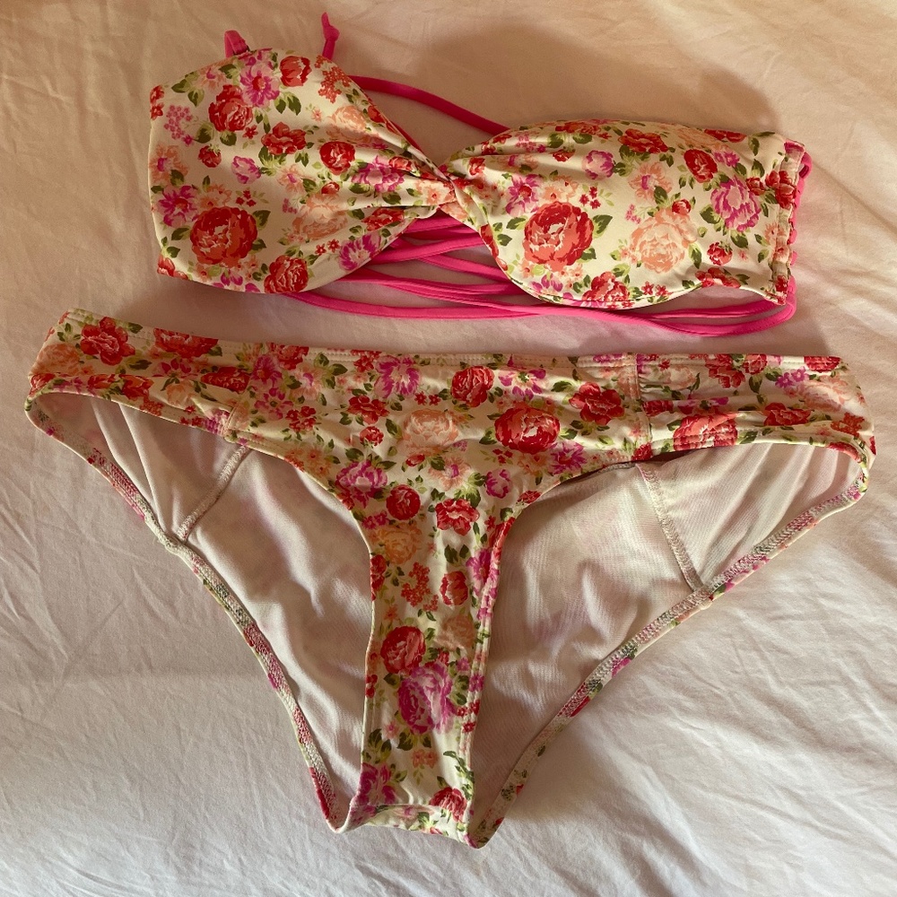 Abercrombie pink and white floral bikini set size medium